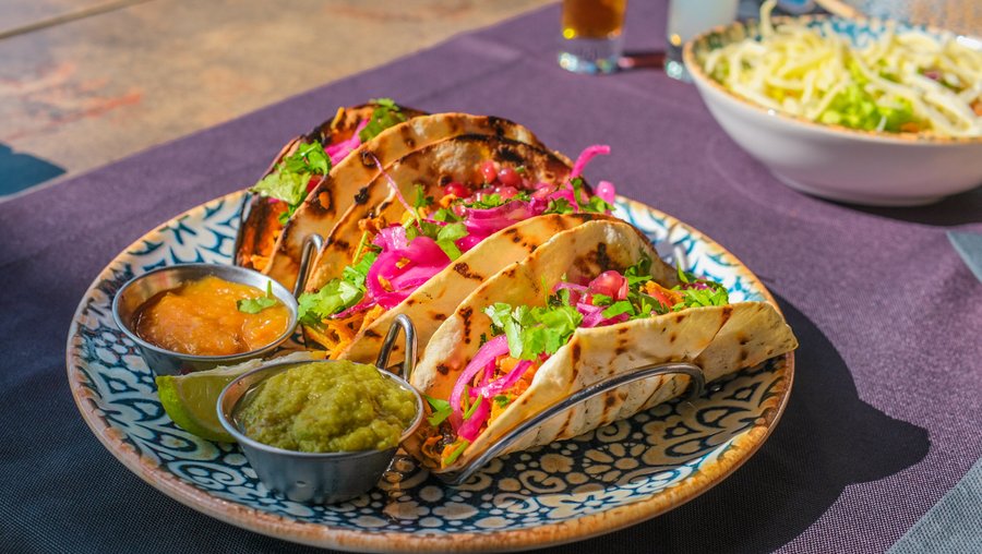 En Miranda MX disfrutarás de los mejores platos mexicanos: tacos, fajitas, enchiladas y… ¡mucha margarita!  Disfrutarás de platos típicos de la cocina mexicana, tenemos hamburguesas, carnes, pescados, ensaladas y ¡mucho más!  No te dejará indiferente y querrás ¡repetir!