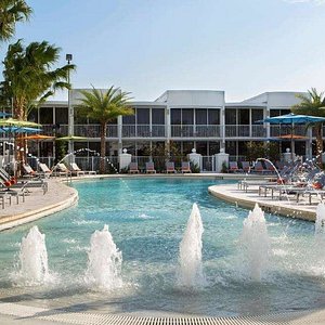 b resort pool image
