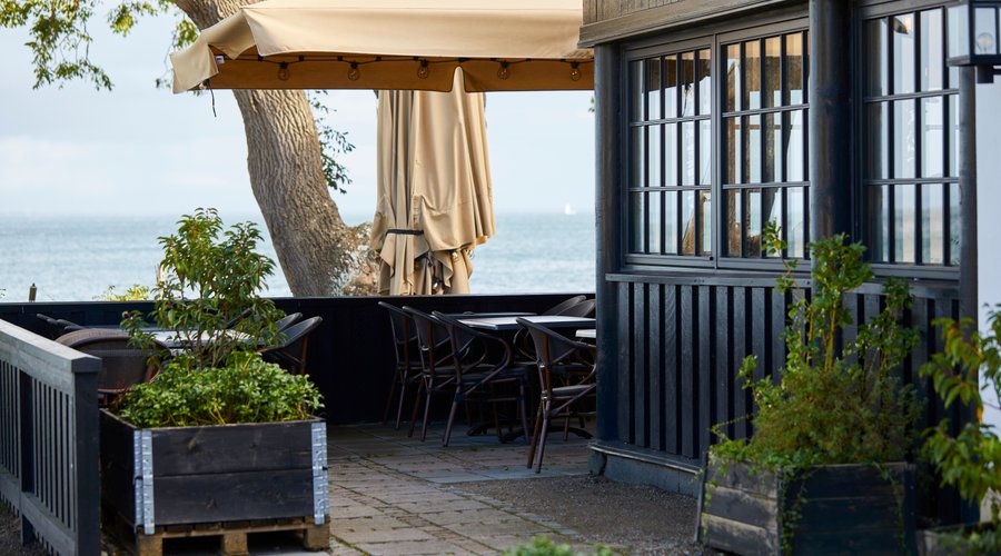 indgang og terrasse