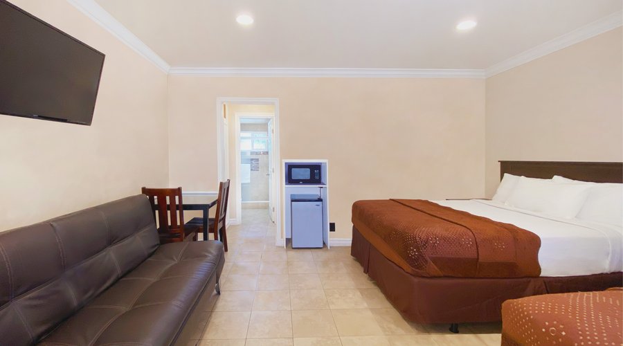 Connecting Suite (Two Bedrooms)