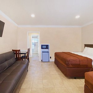 Connecting Suite (Two Bedrooms)