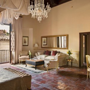 GRAND DELUXE SUITE