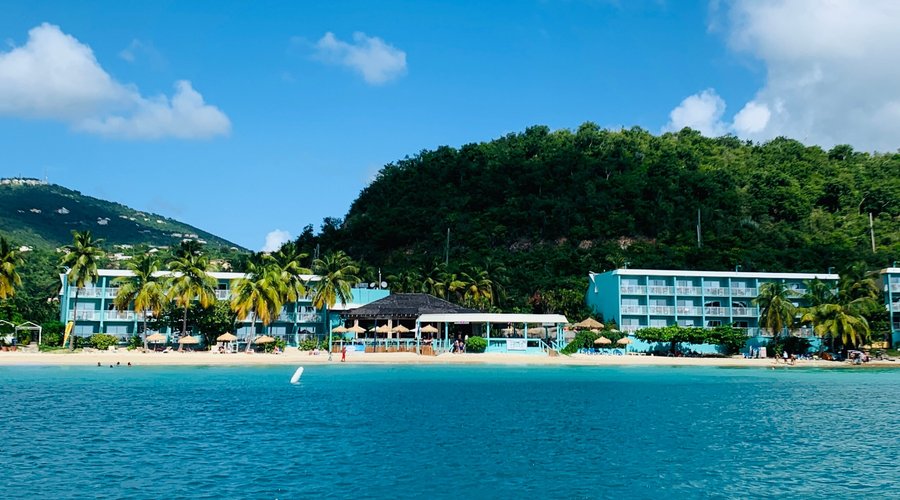 Emerald Beach Resort - 100% Beach Front Rooms with private balconies 