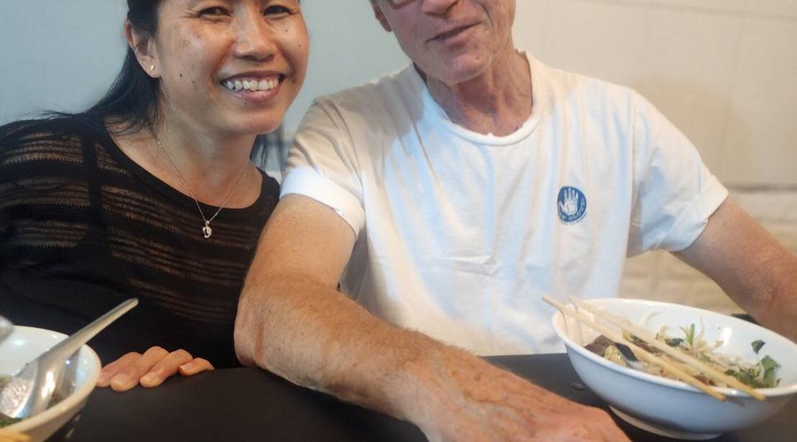 Thanks to the sweet couple, they liked my noodles.