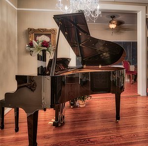 https://dynamic-media-cdn.tripadvisor.com/media/photo-o/2a/b3/cd/74/our-beautiful-baby-grand.jpg?w=300&h=-1&s=1