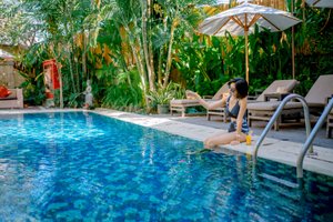 Pool & Beach
