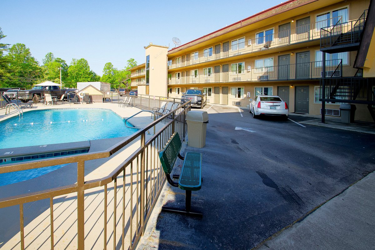 Tennessee Mountain Lodge Pool: Pictures & Reviews - Tripadvisor