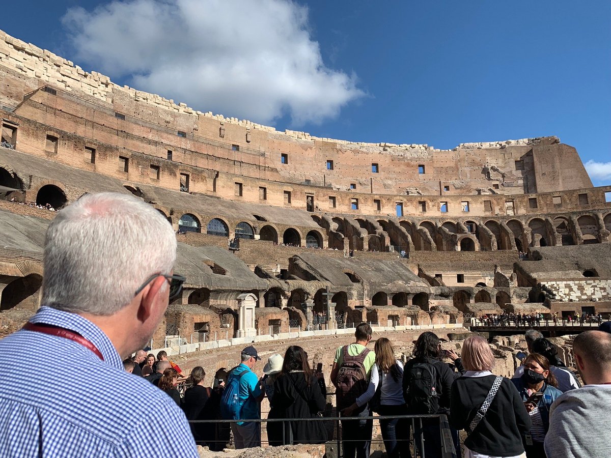 Excursão para grupos pequenos do Coliseu com entrada pela Arena:  experiência oferecida por Colosseum and Vatican Tours by Italy Wonders