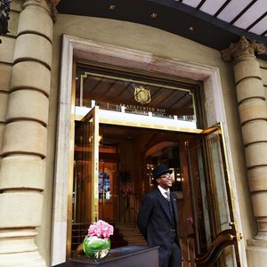  Steigenberger Frankfurter Hof, Frankfurt, Germany - Hotel entrance