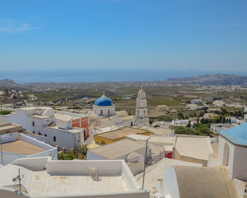 tradicional moinho de vento dentro oia em santorini ilha, Grécia