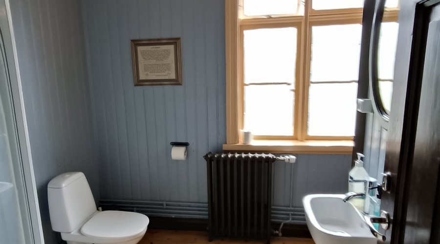 Eines der Badezimmer