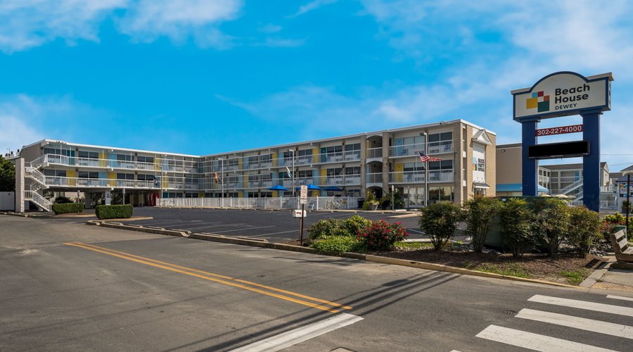 Block Party Hotels presents Beach House Dewey in Dewey Beach, Delaware.   Free Wi-Fi, Free Parking Spot Per Room, All rooms have microwaves and fridges. 
Located in the heart of vibrant Dewey Beach only steps from the ocean, close to bars and restaurants and opposite the famed Bottle and Cork Music Venu