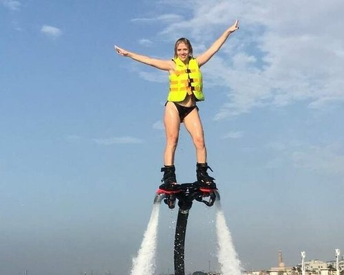 Flying Over Dubai via Jetpack Looks Like a Definitive Hoot