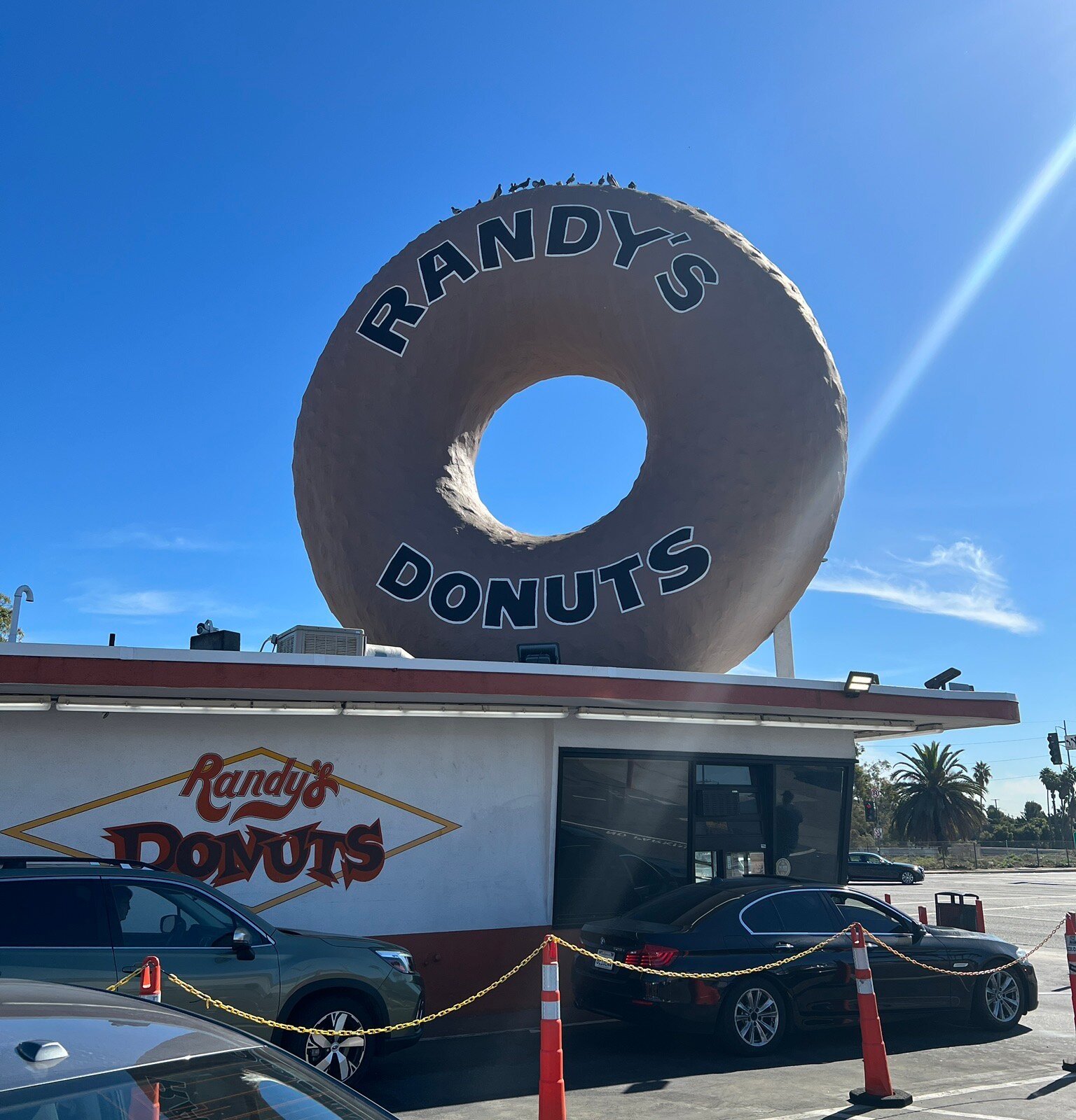 RANDYS DONUTS, Inglewood - 805 W Manchester Blvd - Menu, Prices & Restaurant Reviews - Order Online Food Delivery - Tripadvisor... 