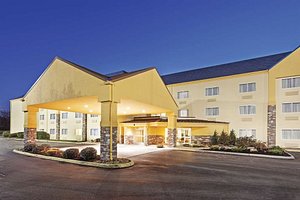 La Quinta Inn & Suites by Wyndham Knoxville Airport in Alcoa