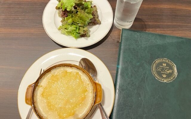 The lunch set  with salad and chicken gratin