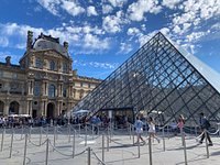 Paris: Louis Vuitton Gourmet Experience and Louvre Entry