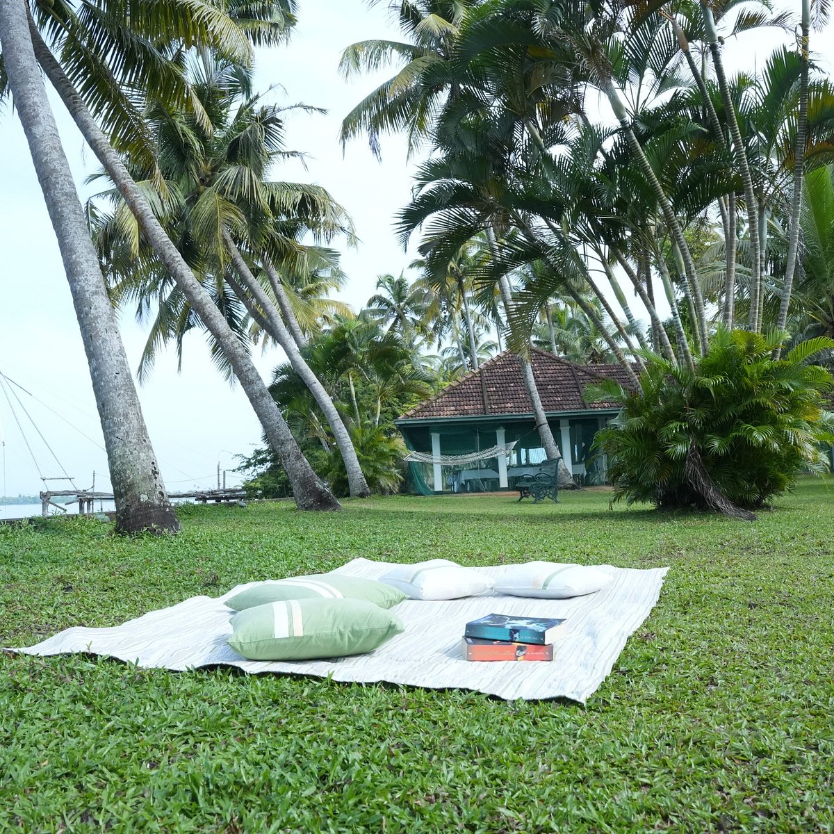 kumbalangi model tourism village