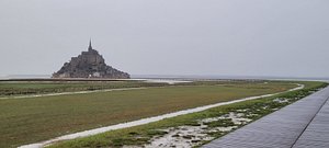 Guia mostra como funciona a areia movediça, que está por todo caminho –  Foto de Découverte de la Baie du Mont Saint Michel, Genets - Tripadvisor