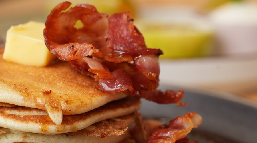 Old-fashioned pancakes (brunch-menu)