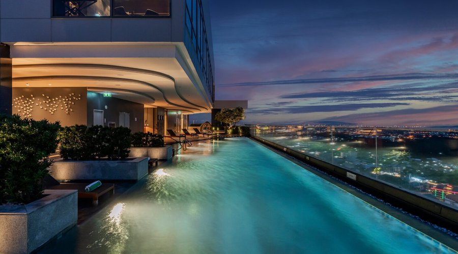 Infinity pool 