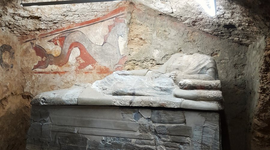Il sarcofago in alabastro