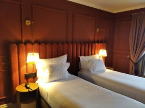 Room & Suite