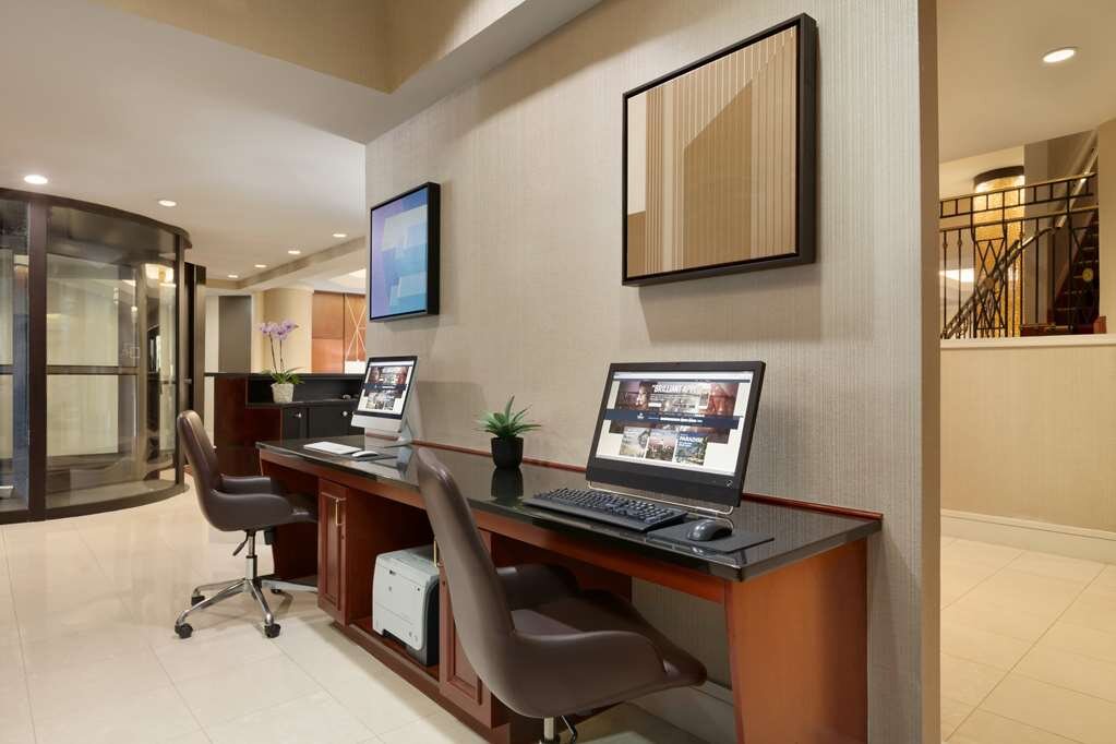 Hotel photo 93 of Hilton Arlington.