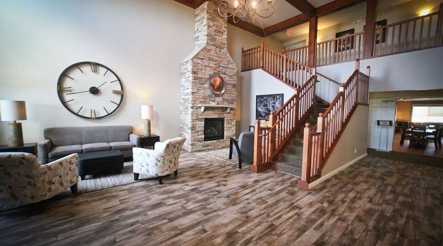 GrandStay Perham Lobby