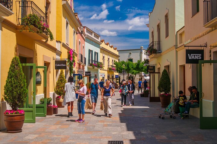 Le coq sportif outlet la roca village ecuador