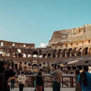 Excursão para grupos pequenos do Coliseu com entrada pela Arena:  experiência oferecida por Colosseum and Vatican Tours by Italy Wonders