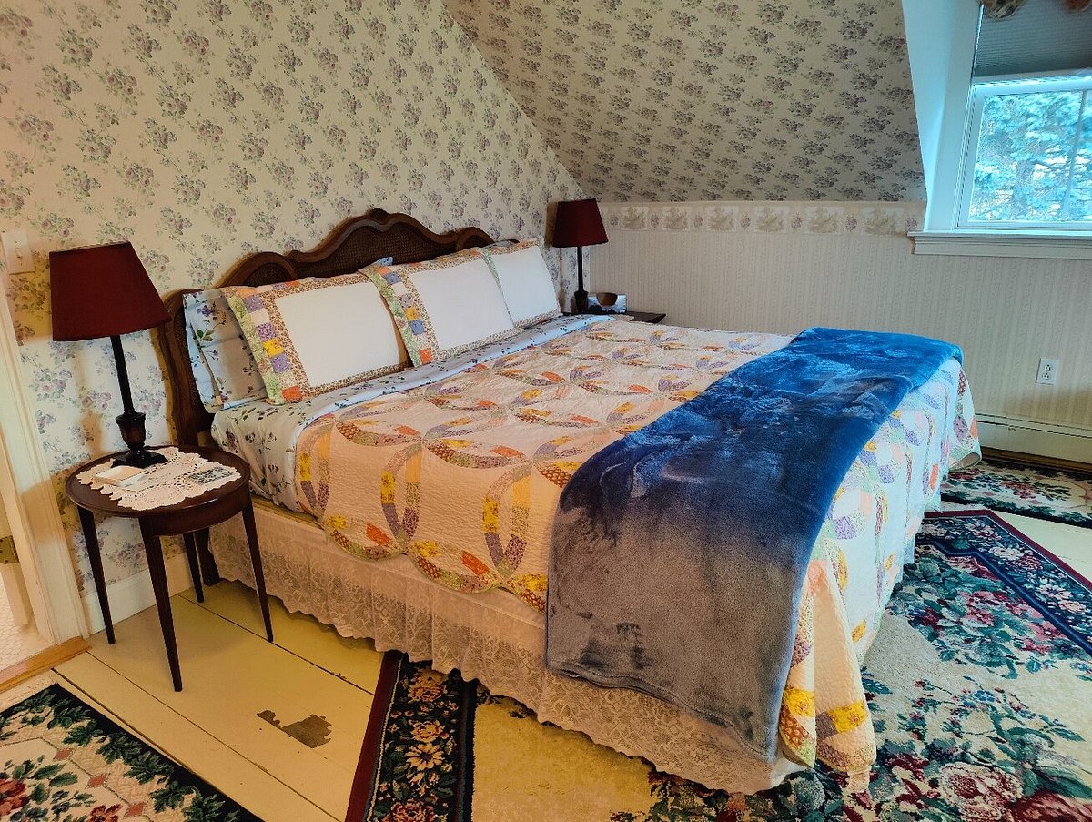 SUTTON HOUSE BED & BREAKFAST - Prices & B&B Reviews (Center Harbor, NH)