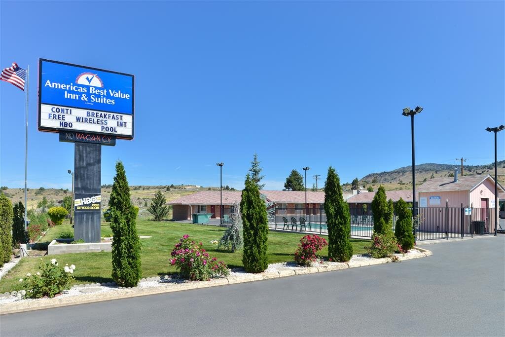 AMERICAS BEST VALUE INN SUITES KLAMATH FALLS Updated 2024 Prices   Exterior With Sign 