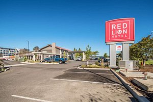 Red Lion Hotel Portland Airport in Portland