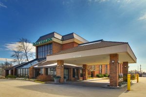 Pear Tree Inn St. Louis Airport in Saint Ann