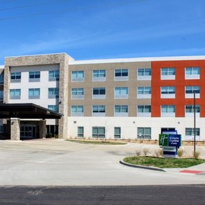 Holiday Inn Express &amp; Suites Warrensburg North, an IHG Hotel, hotel in Warrensburg