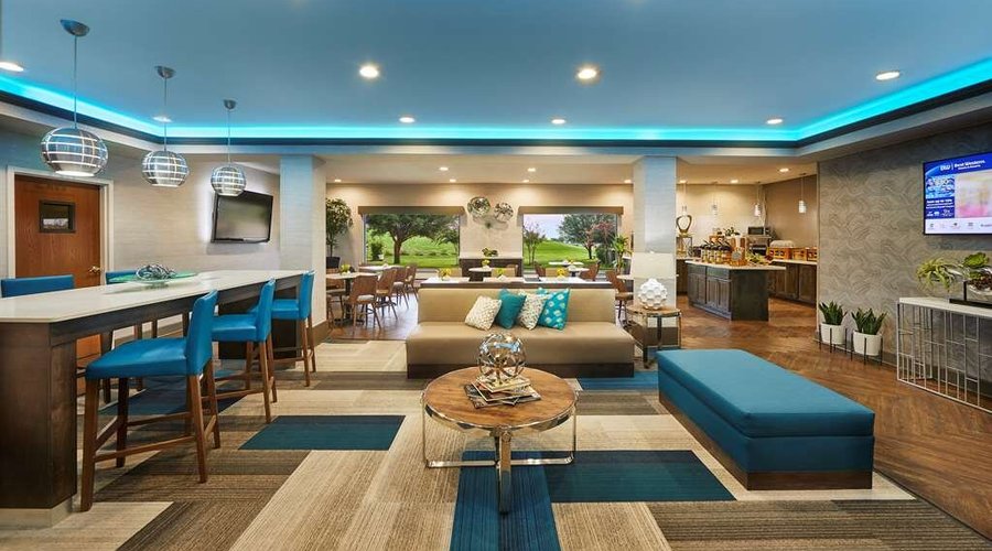 Lobby & Sitting Area