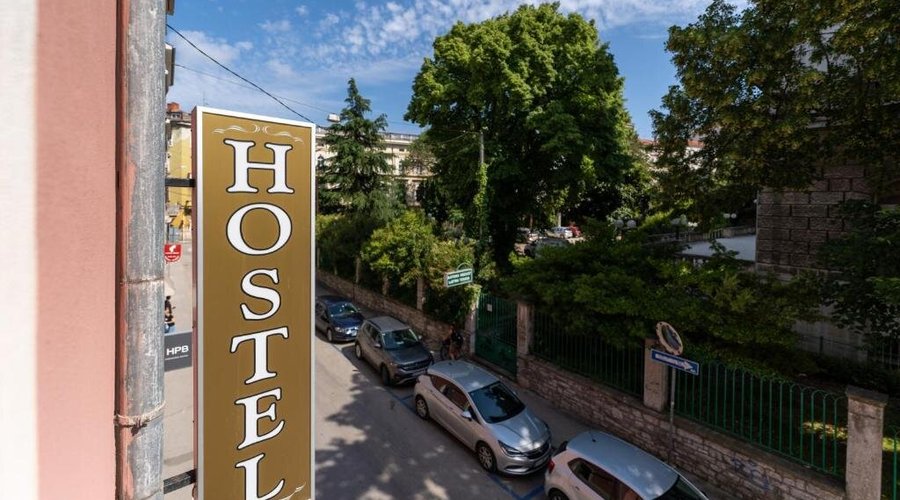 Hostel Antique is situated on two floors, and located in a one-way street, a mere walking distance to most popular historical sights of the city.