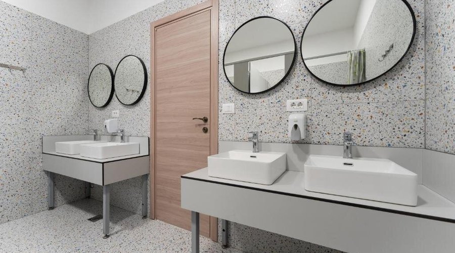 The guests have 4 shared bathrooms at their disposal on each floor. Both floors have 2 male and 2 female bathroom. 