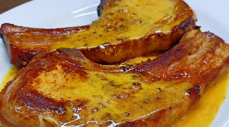 Pork Chops with wine and lemon.