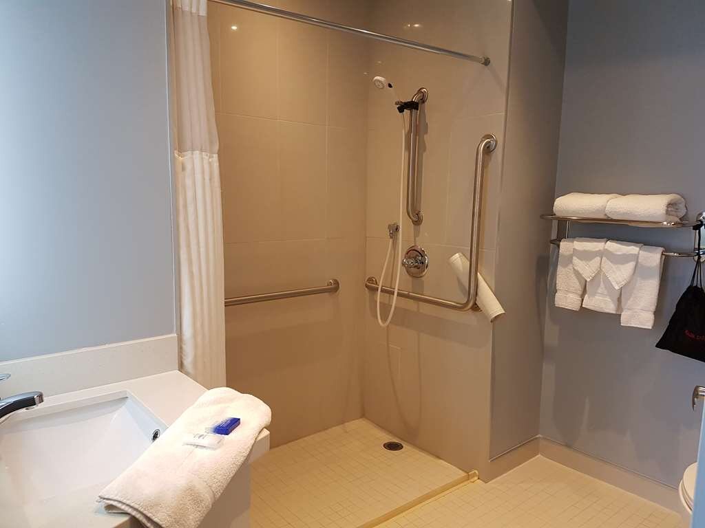 BEST WESTERN PLUS BARRIE Updated 2024 Reviews Photos Prices   Mobility Accessible Guest 