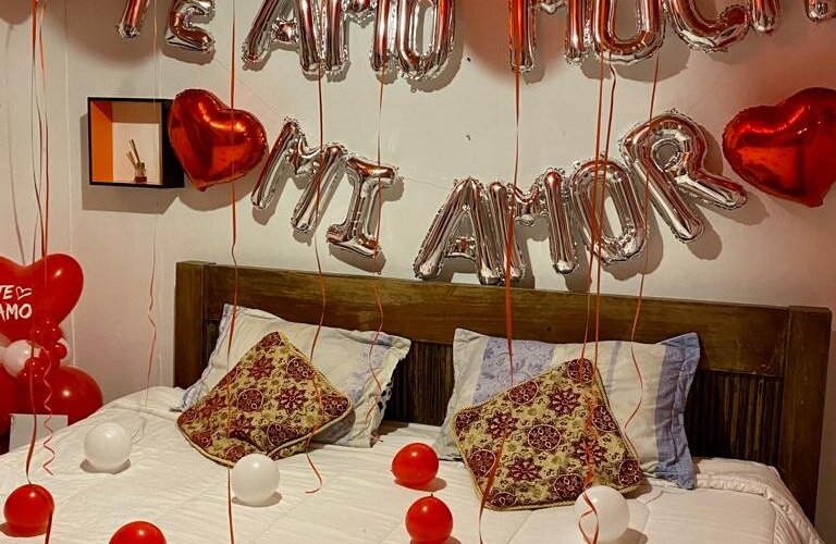 Habitacion, cama extragrande, para decorar en esa ocasión especial.