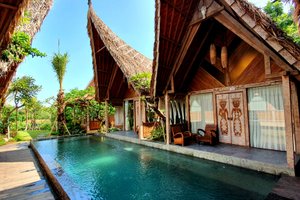 Kolam Renang & Pantai