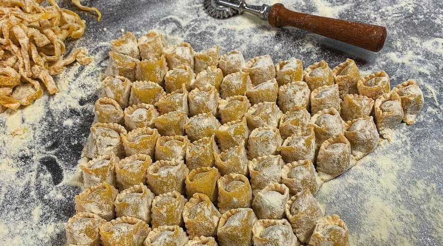 Selezione di pasta fresca                Tortellini di carne, ravioli ricotta e spinaci, fettuccine, tonnarelli, tagliolini e pici