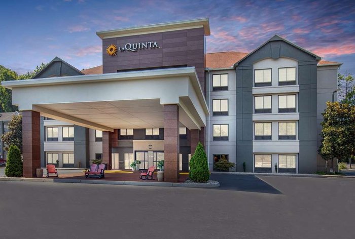 LA QUINTA INN & SUITES BY WYNDHAM PIGEON FORGE-DOLLYWOOD $100 ($̶1̶2̶0̶ ...