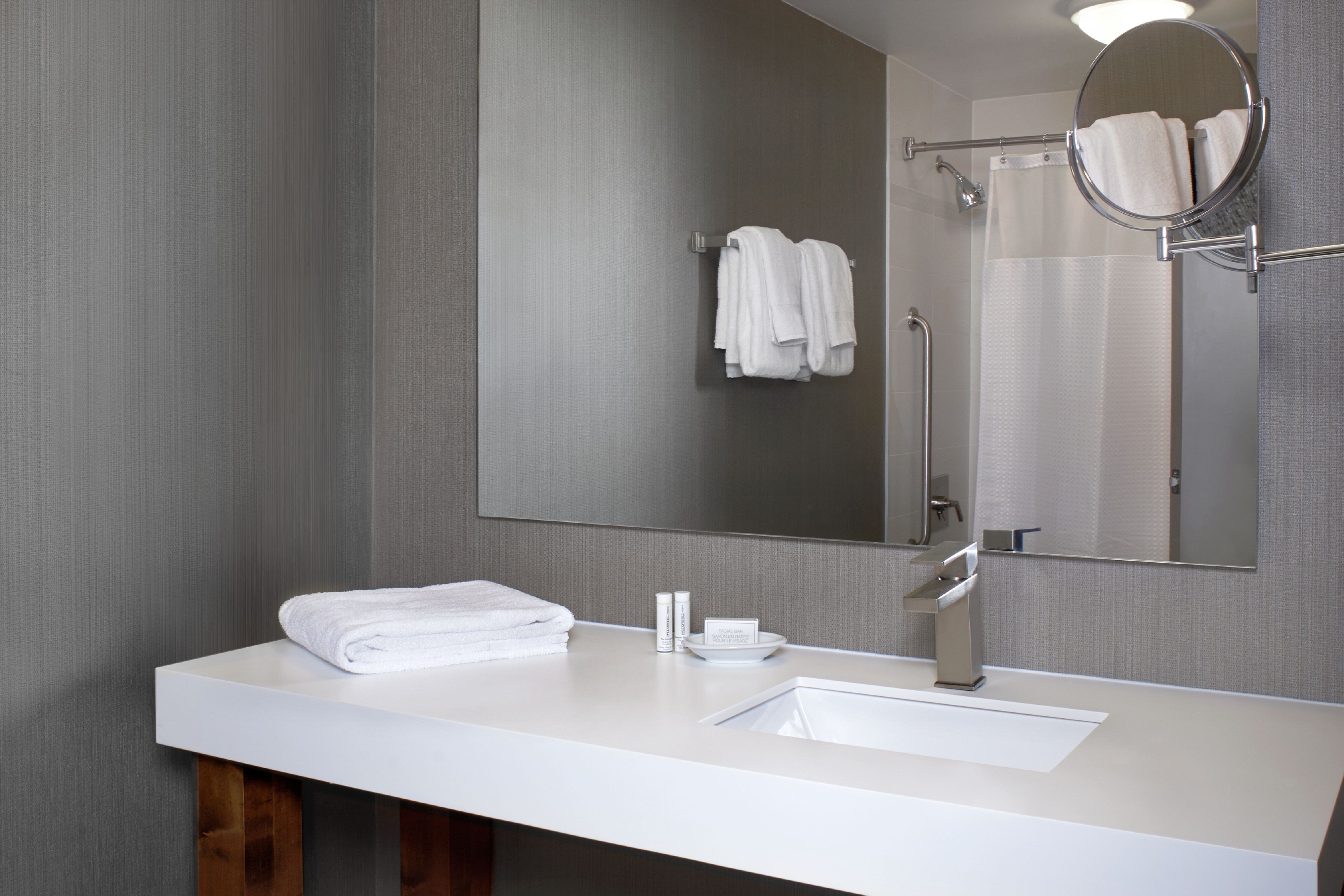 COURTYARD BY MARRIOTT TORONTO DOWNTOWN Updated 2024 Canada   Guest Bathroom 