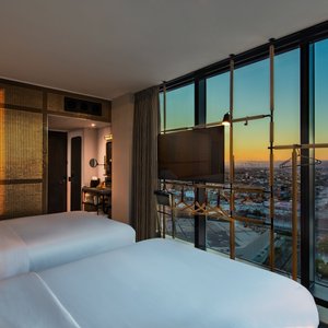 Corner Double Queen City View
