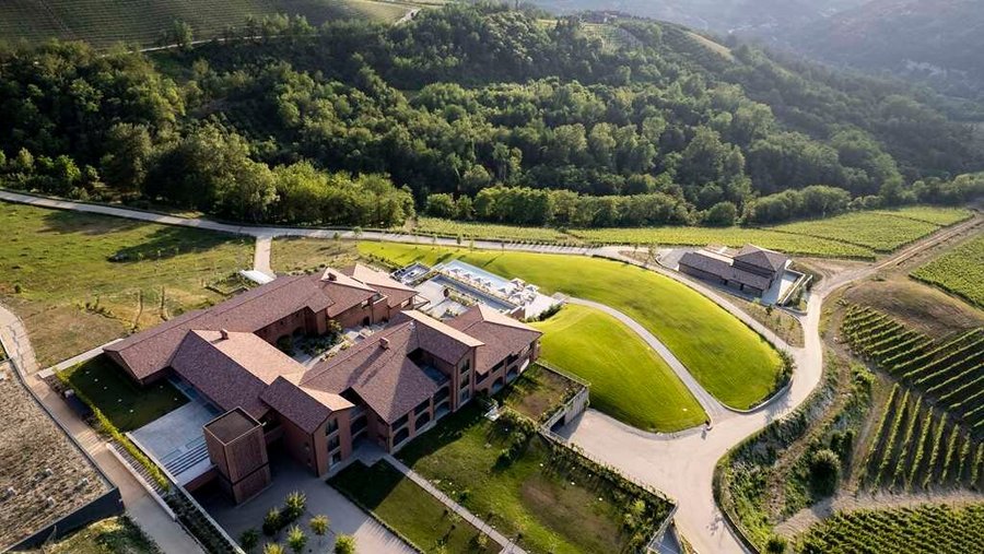 CdL Exterior Drone Back