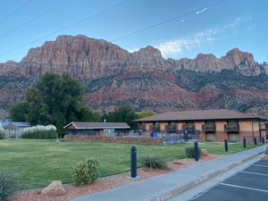 BUMBLEBERRY INN - Updated 2023 Prices & Motel Reviews (Springdale, Utah)