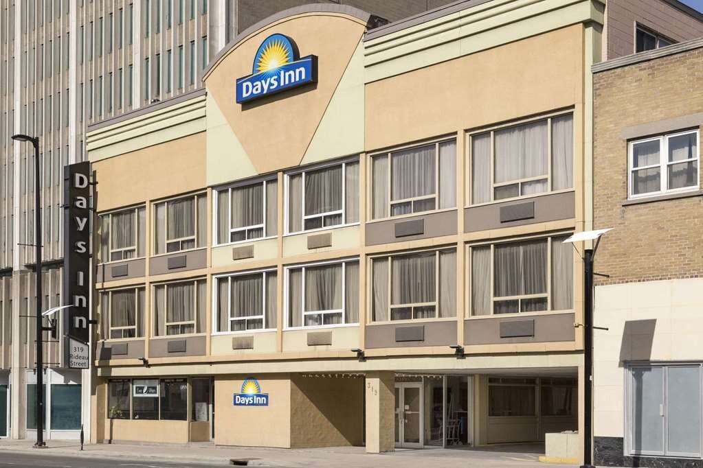 DAYS INN BY WYNDHAM OTTAWA 93 1 2 1 Updated 2024 Prices Hotel   Exterior 